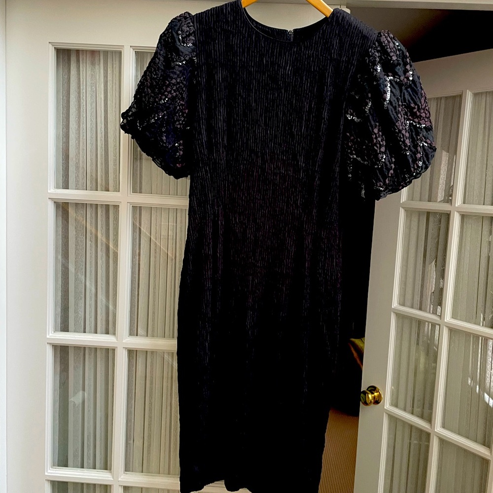 leslie day black dress with puffy arms